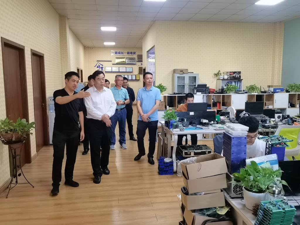 特邀李偉中率隊來我司走訪校友暨開展訪企拓崗促就業專項行動(圖2) 2.jpg